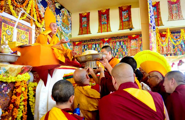 སྨར་ཁམས་གཞིས་བྱེས་བོད་མི་ཡོངས་ནས་༸གོང་ས་མཆོག་ལ་བརྟན་བཞུགས། སྨར་ཁམས་གཞིས་བྱེས་བོད་མི་ཡོངས་ནས་༸གོང་ས་མཆོག་ལ་བརྟན་བཞུགས།