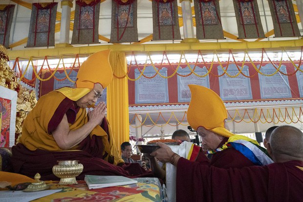 ༧གོང་ས་མཆོག་ལ་བརྟན་བཞུགས་དང་རྡོ་རྗེ་གདན་གྱི་མཛད་འཕྲིན་ཁག