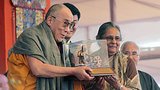 ༸གོང་ས་མཆོག་ལ་ཞི་བདེའི་གཟེངས་རྟགས་འབུལ་ལམ་ཞུས་པ།