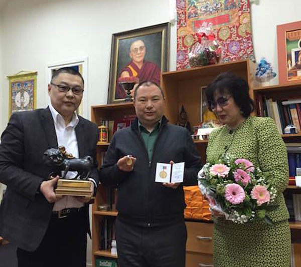 ༸གོང་ས་མཆོག་ལ་ཨུ་རུ་སུའི་སྨན་དཔྱད་ཁང་ཞིག་གིས་གཟེངས་རྟགས་ཞུག་འབུལ་ལམ་ཞུས་འདུག ༸གོང་ས་མཆོག་ལ་ཨུ་རུ་སུའི་སྨན་དཔྱད་ཁང་ཞིག་གིས་གཟེངས་རྟགས་ཞུག་འབུལ་ལམ་ཞུས་འདུག