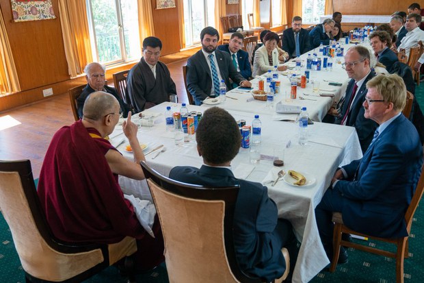 བཙན་བྱོལ་བའི་མི་གོ་ཆོད་པ་མཛད་ཡོད། བཙན་བྱོལ་བའི་མི་གོ་ཆོད་པ་མཛད་ཡོད།