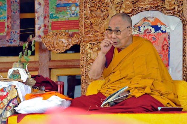 ལ་དྭགས་གླེ་ཞི་བའི་ཚལ་ཕོ་བྲང་དུ་ཆོས་འབྲེལ།