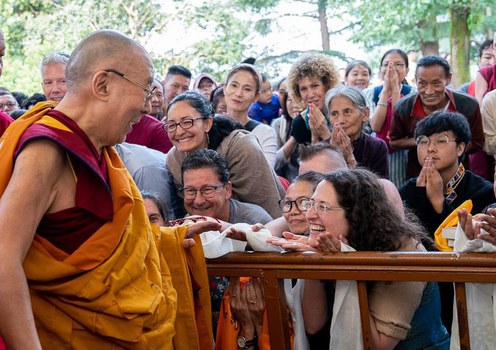 ༢༠༡༩།༩།༤།༧གོང་ས་སྐྱབས་མགོན་ཆེན་པོ་མཆོག་གིས་ཧོ་ཤར་ཨེ་ཤེ་ཡའི་དད་ལྡན་ཆོས་ཞུ་བ་རྣམས་ཀྱིས་གསོལ་འདེབས་ཞུས་པ་བཞིན་ཆོས་འབྲེལ་བཀའ་ཆོས་བསྩལ་གནང་མཛད་ཡོད་པ།