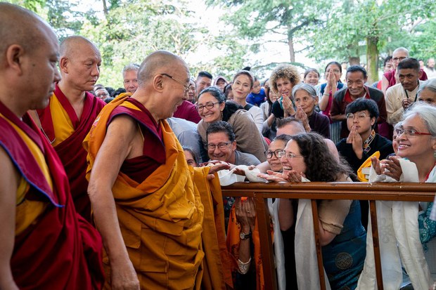 ༧གོང་ས་མཆོག་ནས་ཧོ་ཤར་ཨེ་ཤེ་ཡ་དད་ལྡན་ཆོས་ཞུ་བ་རྣམས་ལ་བཀའ་ཆོས་བསྩལ་གནང་མཛད་ཡོད་པ། ༧གོང་ས་མཆོག་ནས་ཧོ་ཤར་ཨེ་ཤེ་ཡ་དད་ལྡན་ཆོས་ཞུ་བ་རྣམས་ལ་བཀའ་ཆོས་བསྩལ་གནང་མཛད་ཡོད་པ།