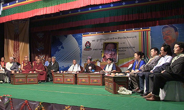 རྒྱལ་སྤྱིའི་དབུ་མའི་ལམ་མི་མང་ཚོགས་ཆེན་ཐེངས་དང་པོ་དེ་བཞུགས་སྒར་དུ་སྐོང་ཚོགས་གནང་བ།