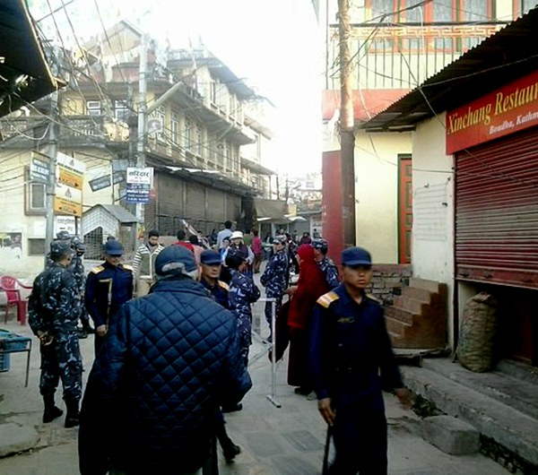 བལ་ཡུལ་དུ་བོད་མི་ལྔ་གློད་བཀྲོལ་བཏང་ཡོད་པ། བལ་ཡུལ་དུ་བོད་མི་ལྔ་གློད་བཀྲོལ་བཏང་ཡོད་པ།