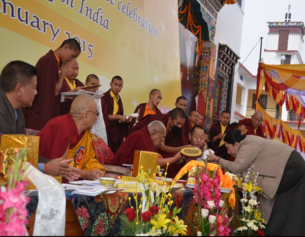 སྨིན་གྲོལ་གླིང་དགོན་པ་ཕྱག་བཏབ་ནས་ལོ་༥༠འཁོར་བ། སྨིན་གྲོལ་གླིང་དགོན་པ་ཕྱག་བཏབ་ནས་ལོ་༥༠འཁོར་བ།