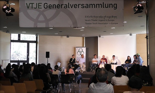 ཡོ་རོབ་བོད་ཀྱི་གཞོན་ནུའི་ཚོགས་ཆེན་ཐེངས་༥༠པ་སྐོང་ཚོགས་གནང་ཡོད་པ། ཡོ་རོབ་བོད་ཀྱི་གཞོན་ནུའི་ཚོགས་ཆེན་ཐེངས་༥༠པ་སྐོང་ཚོགས་གནང་ཡོད་པ།