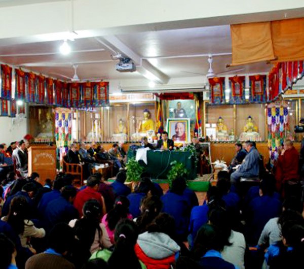 སྨན་རྩིས་ཁང་དབུ་བརྙེས་ནས་མོ་ལོ་༥༣འཁོར། སྨན་རྩིས་ཁང་དབུ་བརྙེས་ནས་མོ་ལོ་༥༣འཁོར།