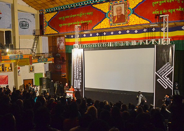 བཞུགས་སྒར་དུ་རྒྱལ་སྤྱིའི་གློག་བརྙན་དུས་སྟོན་ཐེངས་ལྡ་པ་འགོ་བཙུགས། བཞུགས་སྒར་དུ་རྒྱལ་སྤྱིའི་གློག་བརྙན་དུས་སྟོན་ཐེངས་ལྡ་པ་འགོ་བཙུགས།