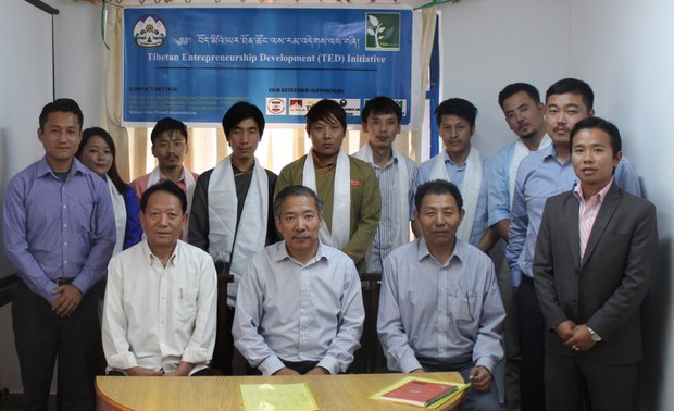 བོད་མི་གཞོན་སྐྱེས་ཁག་ཅིག་ལ་སྔོན་འགྲོའི་སྐྱེ་བསྲིང་སྦྱོང་བརྡར། བོད་མི་གཞོན་སྐྱེས་ཁག་ཅིག་ལ་སྔོན་འགྲོའི་སྐྱེ་བསྲིང་སྦྱོང་བརྡར།
