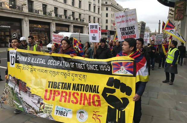 དབྱིན་ཡུལ་དང་། ཕ་རན་སི། མེཀ་སི་ཀོ ཨ་མི་རི་ཀ་བཅས་ནུབ་ཕྱོགས་ཡུལ་གྲུ་མང་པོའི་ནང་གསུམ་བཅུའི་དུས་དྲན་སྲུང་བརྩི། དབྱིན་ཡུལ་དང་། ཕ་རན་སི། མེཀ་སི་ཀོ ཨ་མི་རི་ཀ་བཅས་ནུབ་ཕྱོགས་ཡུལ་གྲུ་མང་པོའི་ནང་གསུམ་བཅུའི་དུས་དྲན་སྲུང་བརྩི།