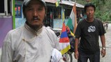 བོད་དོན་ཆེད་གོམ་བགྲོད་པ་གར་སོང་ཆ་མེད་དུ་གྱུར་ནས་ལོ་དྲུག་འཁོར་བ།
