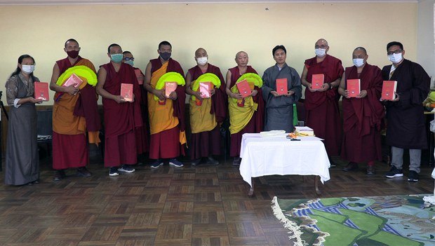 སློབ་དཔོན་ཟམ་གདོང་རིན་པོ་ཆེ་མཆོག་གི་གསུང་བཤད་དང་གསུང་རྩོམ་ཕྱོགས་བསྡུས་ཞུས་པའི་དེབ་ཕྲེང་བརྒྱད་པ།