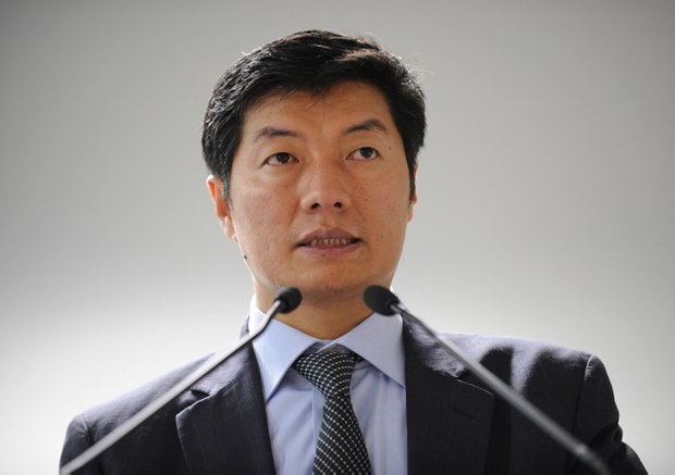 རྒྱ་ནག་ཡར་རྒྱས་འགྲོ་བཞིན་པར་བསྟུན་མཁས་བྱས་ཏེ་བོད་དོན་ལ་རྒྱབ་སྐྱོར་གནང་མཁན་ཉམས་རྒྱུད་འགྲོ་ཡོད་མེད་བཀའ་འདྲི་ཞུས་པ།