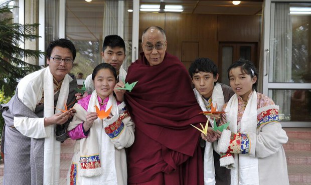 དོན་གྲུབ་དབང་ཆེན་གྱི་བུ་ཕྲུག་ཚོས་༧གོང་ས་མཆོག་ལ་མཇལ་ཁ་ཞུས་སྐབས།