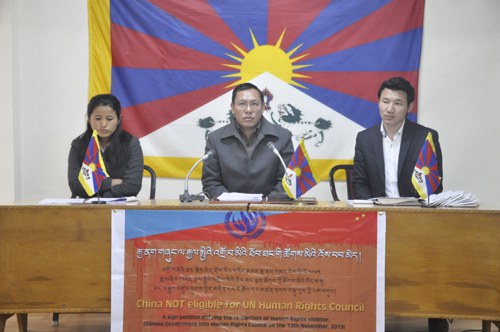 བོད་ཀྱི་དགུ་བཅུ་གསུམ་ལས་འགུལ་ཚོགས་པའི་གསར་འགོད་ལྷན་ཚོགས་སྐབས། བོད་ཀྱི་དགུ་བཅུ་གསུམ་ལས་འགུལ་ཚོགས་པའི་གསར་འགོད་ལྷན་ཚོགས་སྐབས།