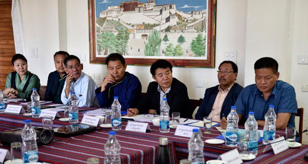 སྐུ་ཚབ་དོན་གཅོད་ཁག་གི་ལོ་འཁོར་ཚོགས་འདུ། སྐུ་ཚབ་དོན་གཅོད་ཁག་གི་ལོ་འཁོར་ཚོགས་འདུ།