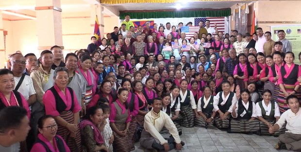 སྒང་ཏོག་ཁུལ་དུ་གནས་སྡོད་བོད་མི་ཚོས་ཨ་རིའི་གཞུང་མང་གཉིས་ལ་ཐུགས་རྗེ་ཆེ་ཞུས་པ།
