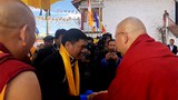 སྤྱི་ཁྱབ་བློན་ཆེན་པདྨ་མཁའ་འགྲོ་མཆོག་ནས་༧སྐྱབས་རྗེ་ཡོངས་འཛིན་གླིང་མཆོག་སྤྲུལ་རིན་པོ་ཆེ་མཆོག་ལ་ཕེབས་བསུ།