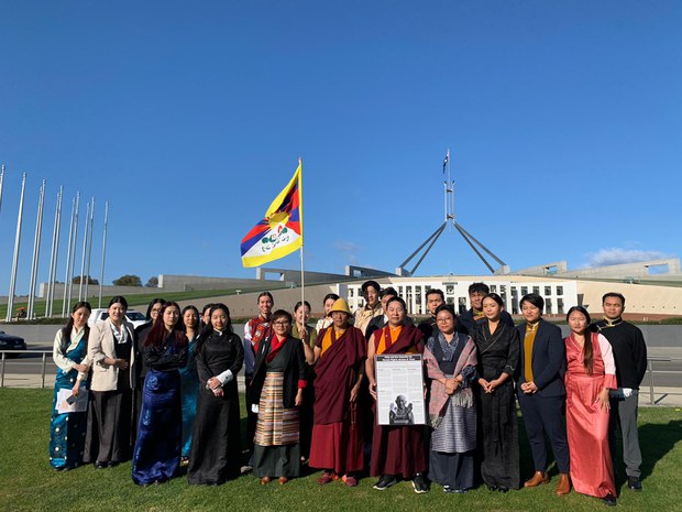 ཨའོསི་ཊརེ་ལི་ཡའི་གྲོས་ཚོགས་སུ་བོད་དོན་ཞུ་གཏུགས་སྐབས་བརྒྱ་ཆ་ ༨༥ གཞོན་སྐྱེས་མི་རབས་ཀྱིས་མཉམ་ཞུགས་གནང་འདུག