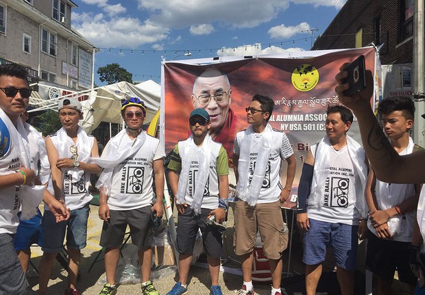 སྐུའི་འཁྲུངས་སྐར་ལ་སྲུང་བརྩི་ཞུས་པ། སྐུའི་འཁྲུངས་སྐར་ལ་སྲུང་བརྩི་ཞུས་པ།