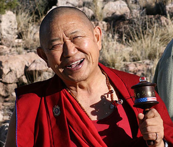 མགར་ཆེན་རིན་པོ་ཆེ་དགུང་གྲངས་༨༠ལ་ཕེབས་པའི་མཛད་སྒོ། མགར་ཆེན་རིན་པོ་ཆེ་དགུང་གྲངས་༨༠ལ་ཕེབས་པའི་མཛད་སྒོ།