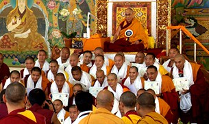 དགེ་བཤེས་ལྷ་རམ་ཐོན་མཁན་རྣམས་ལ་ཕྱག་ཁྱེར། དགེ་བཤེས་ལྷ་རམ་ཐོན་མཁན་རྣམས་ལ་ཕྱག་ཁྱེར།