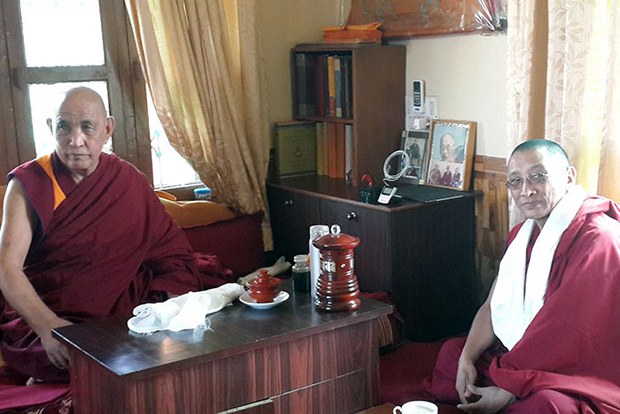རྒྱ་གར་ལྷོ་ཕྱོགས་ཆོས་སྡེ་ཁག་ཏུ་གནས་གཟིགས།