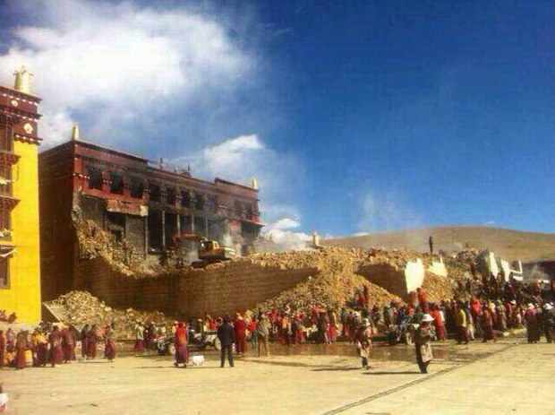 མེ་སྐྱོན་བྱུང་བའི་ལི་ཐང་བྱམས་ཆེན་ཆོས་འཁོར་གླིང་གི་ཚོགས་ཆེན་འདུ་ཁང་།