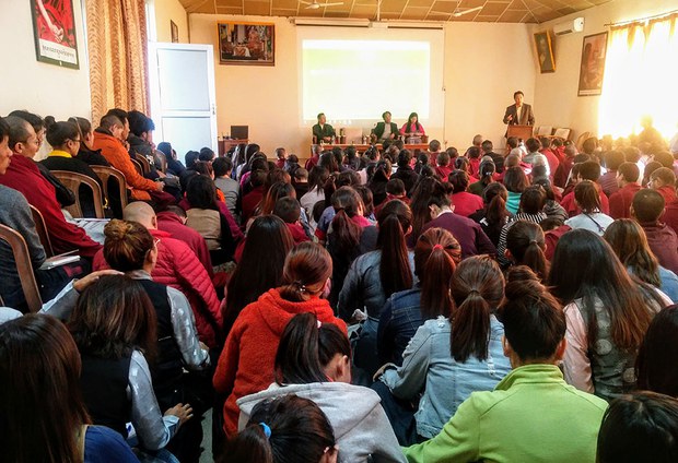བོད་མིའི་ངོ་བོ་ངོས་འཛིན་ཞུ་ཕྱོགས་ཐོག་གི་བགྲོ་གླེང་། བོད་མིའི་ངོ་བོ་ངོས་འཛིན་ཞུ་ཕྱོགས་ཐོག་གི་བགྲོ་གླེང་།