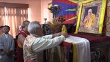 ༧གོང་ས་༧སྐྱབས་མགོན་ཆེན་པོ་མཆོག་ལ་ཨ་རིའི་སྤྱི་མང་གི་གཟེངས་རྟགས་མཐོ་ཤོས་ཨ་རིའི་གྲོས་ཚོགས་ཀྱི་གསེར་གྱི་གཟེངས་རྟགས་ཕུལ་ནས་ལོ་ངོ་ ༡༧ འཁོར་བའི་ཉིན་མོ་དེ་བཞིན་སྒང་ཏོག་ཁུལ་གྱི་བོད་མི་ཚོས་སྲུང་བརྩི་ཞུས་པ།