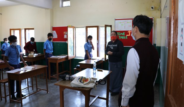 སློབ་གྲྭ་ཁག་རྩིས་ལེན་བྱས་རྗེས་མཐུན་རྐྱེན་དང་ཤེས་ཡོན་གང་ས་ཅི་ཐད་ནས་སྔར་ལས་ལྷག་ཙམ་ཡོང་རྒྱུའི་གདེངས་ཚོད་བརྒྱ་ཆ་བརྒྱ་ཡོད་སྐོར་གསུངས་བ།