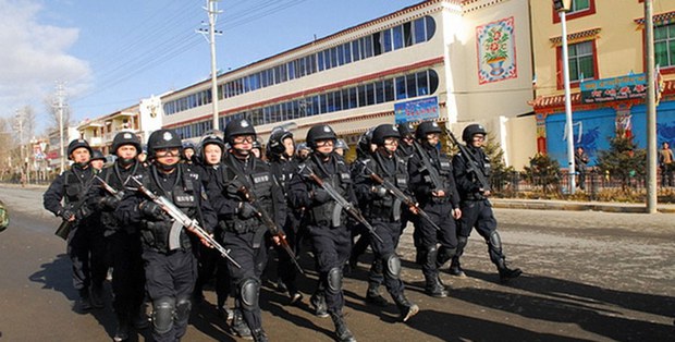 བོད་ནང་འགྲོ་བ་མིའི་ཐོབ་ཐང་བརྡལ་བཤིག་བཏང་བའི་བརྙན་ཐུང༌། བོད་ནང་འགྲོ་བ་མིའི་ཐོབ་ཐང་བརྡལ་བཤིག་བཏང་བའི་བརྙན་ཐུང༌།