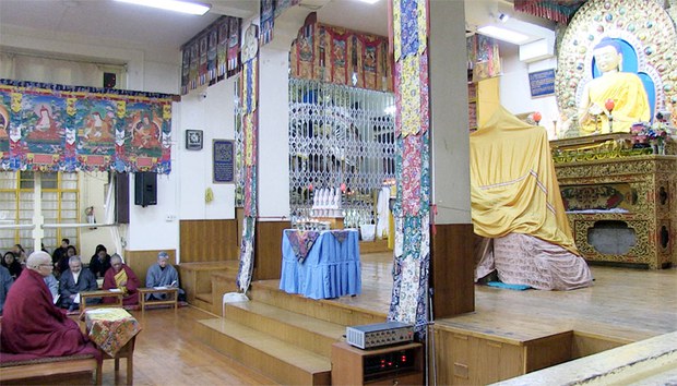 ལྷ་སར་དྲག་པོའི་ཁྲིམས་གཞི་བསྡམས་ཏེ་ལོ་སུམ་ཅུ་འཁོར་བར་བསྔ་སྨོན། ལྷ་སར་དྲག་པོའི་ཁྲིམས་གཞི་བསྡམས་ཏེ་ལོ་སུམ་ཅུ་འཁོར་བར་བསྔ་སྨོན།