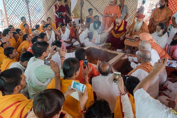 ཧིན་དྷུ་ཆོས་ལུགས་ཀྱི་དུས་སྟོན་ཐོག་བསྩལ་བའི་བཀའ་སློབ།