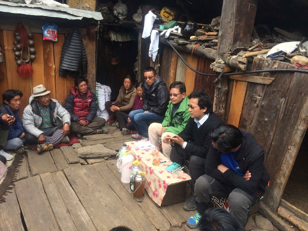 ཤ་ཝ་ར་གསུམ་གྱི་བོད་མིའི་གཞིས་ཆགས་སུ་གཟིགས་སྐོར།