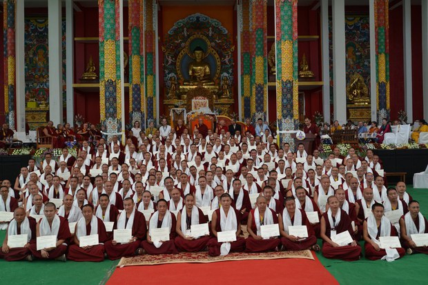རྒྱ་གར་ལྷོ་ཕྱོགས་དགོན་སྡེ་ཁག་ཏུ་ཚན་རིག་གི་བསླབ་གཞི་ལག་བསྟར་དངོས་གཞི་ལོ་དྲུག་རིང་གནང་བའི་མཇུག་སྒྲིལ་མཛད་སྒོ།