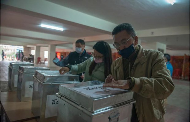 བཙན་བྱོལ་བོད་མིའི་དམངས་གཙོའི་ལམ་ལུགས་ཐོག་གི་བསམ་ཚུལ།