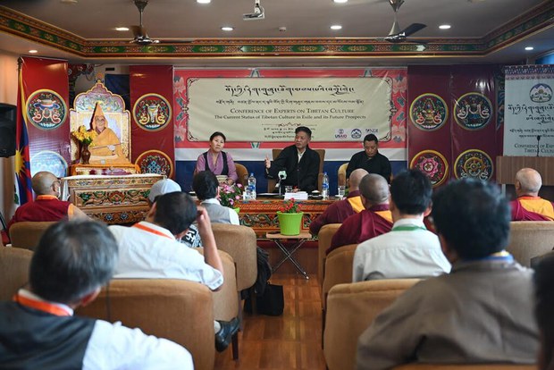 བཙན་བྱོལ་ནང་ད་ལྟའི་བོད་ཀྱི་རིག་གཞུང་གནས་བབ་དང་མ་འོངས་ལམ་སྟོན་ཞེས་པའི་མཁས་པའི་བགྲོ་གླེང་མཇུག་སྒྲིལ། བཙན་བྱོལ་ནང་ད་ལྟའི་བོད་ཀྱི་རིག་གཞུང་གནས་བབ་དང་མ་འོངས་ལམ་སྟོན་ཞེས་པའི་མཁས་པའི་བགྲོ་གླེང་མཇུག་སྒྲིལ།