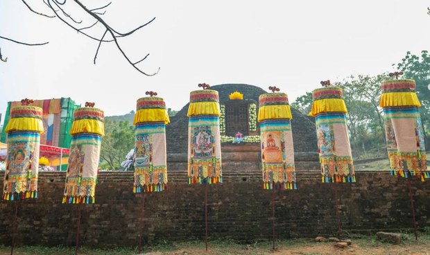 ཨྱོན་པདྨ་འབྱུང་གནས་ཀྱི་སྨོན་ལམ་ཆེན་མོ།