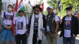 བོད་དོན་ཞུ་འབོད་ཆེད་ཀི་ལོ་མི་ཊར་སུམ་བརྒྱ།