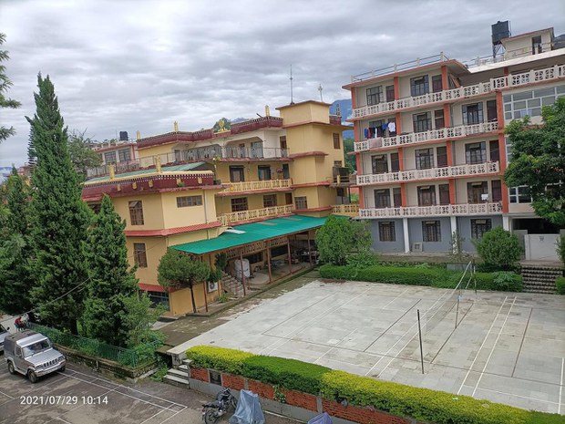 ས་རཱ་བོད་ཀྱི་མཐོ་རིམ་སློབ་གཉེར་ཁང་བཙུགས་ནས་ལོ་ངོ་༢༣འཁོར་བ་དང་སྟབས་བསྟུན་སློབ་ཟུར་ཁག་ཅིག་གིས་སློབ་གཉེར་ཁང་གི་བཀའ་དྲིན་རྗེས་སུ་དྲན་པ།
