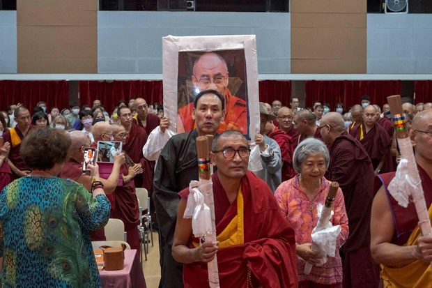 ཐའི་ཝན་དུ་༧གོང་ས་མཆོག་གི་སྐུའི་འཁྲུངས་སྐར་དུས་ཆེན་སྲུང་བརྩི་ཞུས་པ།