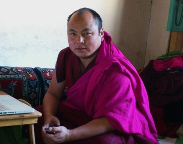 མགོ་ལོག་འཇིགས་མེད་ལགས་སྦེར་ལིན་དུ་ཕེབས་པ།