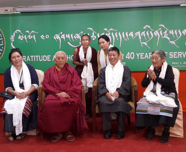 བཀའ་ཟུ་གྲོང་ཆུང་དངོས་གྲུབ་མཆོག་ལ་རྗེས་དྲན་ཞུས་པ། བཀའ་ཟུ་གྲོང་ཆུང་དངོས་གྲུབ་མཆོག་ལ་རྗེས་དྲན་ཞུས་པ།