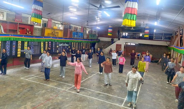 བོད་ཁྱིམ་སློབ་གྲྭའི་སློབ་ཟུར་ཚོས་བཀའ་དྲིན་གསབ་ཆེད་དུ་སློབ་གྲྭའི་ནང་ལས་འཆར།