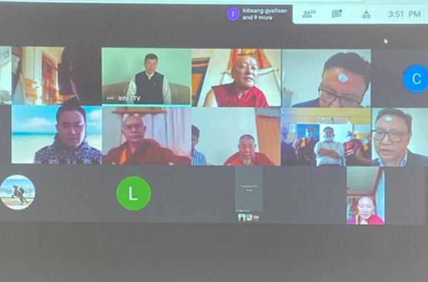 སྲིད་སྐྱོང་མཆོག་ནས་རྒྱ་གར་ལྷོ་ཕྱོགས་ཛ་དྲག་ཚོགས་ཆུང་གི་ཚོགས་མི་དང་མཉམ་དྲ་ལམ་ཚོགས་འདུ་གནང་བ། སྲིད་སྐྱོང་མཆོག་ནས་རྒྱ་གར་ལྷོ་ཕྱོགས་ཛ་དྲག་ཚོགས་ཆུང་གི་ཚོགས་མི་དང་མཉམ་དྲ་ལམ་ཚོགས་འདུ་གནང་བ།