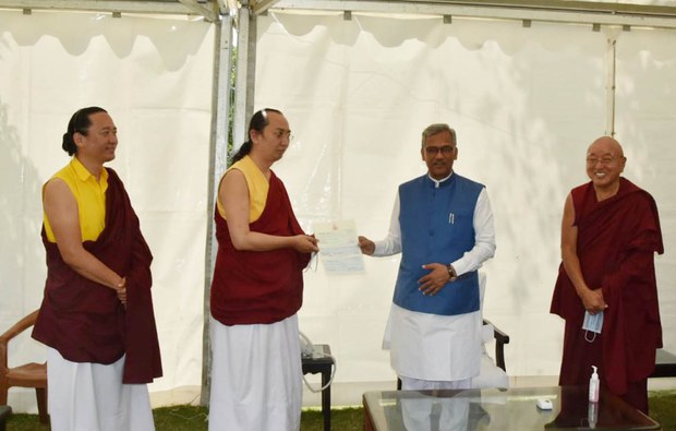 ༧དཔལ་ས་སྐྱ་ཁྲི་འཛིན་མཆོག་ནས་ངལ་སེལ་ཆེད་འབུམ་ཉི་ཤུ་རྩ་གསུམ་ཞལ་འདེབས་གནང་བ། ༧དཔལ་ས་སྐྱ་ཁྲི་འཛིན་མཆོག་ནས་ངལ་སེལ་ཆེད་འབུམ་ཉི་ཤུ་རྩ་གསུམ་ཞལ་འདེབས་གནང་བ།