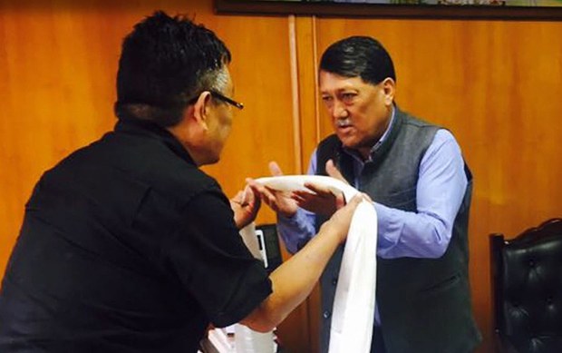 ནང་སྲིད་བཀའ་བློན་མཆོག་གིས་ཧི་མ་ཅལ་གྱི་ཁྱབ་དྲུང་ཆེ་དང་མཇལ་འཕྲད་གནང་ཡོད་པ། ནང་སྲིད་བཀའ་བློན་མཆོག་གིས་ཧི་མ་ཅལ་གྱི་ཁྱབ་དྲུང་ཆེ་དང་མཇལ་འཕྲད་གནང་ཡོད་པ།